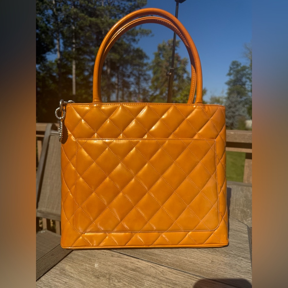 EUC! CHANEL Medallion Tote Vintage Patent Leather Quilted Shoulder Bag - Picture 3 of 17